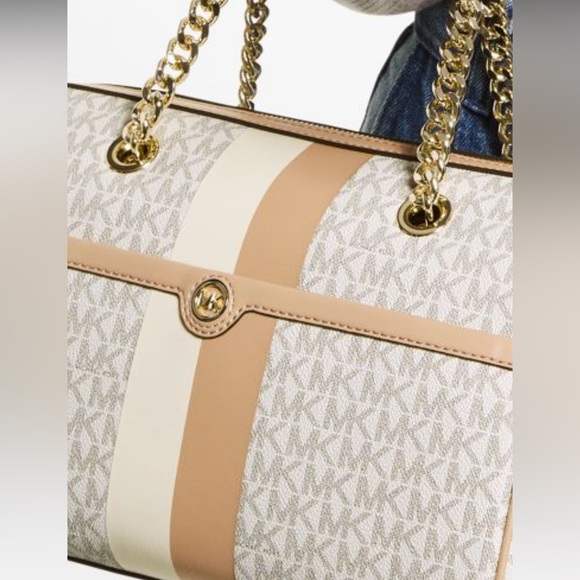 The Blaire satchel evokes on-the-go style . - Picture 2 of 5